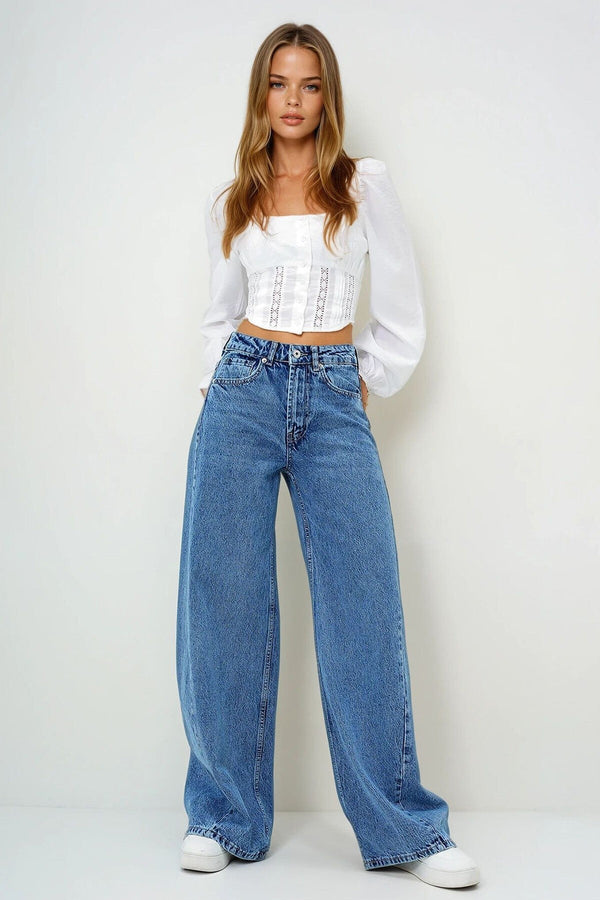 Trendy High-Waisted Vintage Jeans