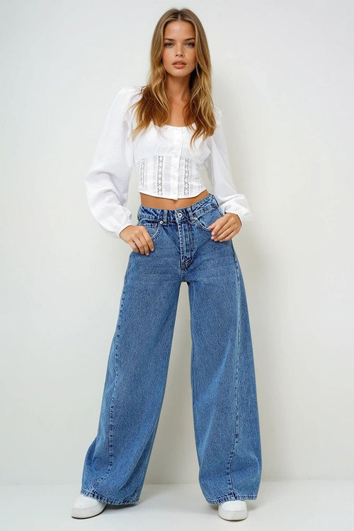 Trendy High-Waisted Vintage Jeans