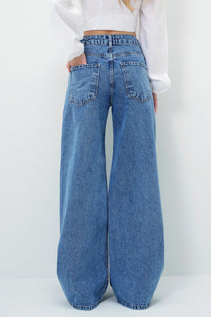 Trendy High-Waisted Vintage Jeans