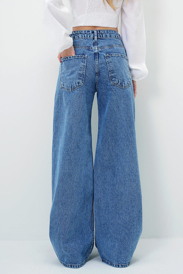 Trendy High-Waisted Vintage Jeans