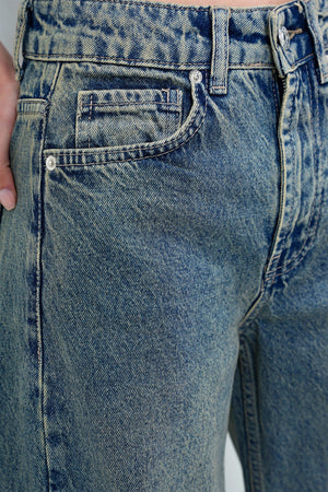 Trendy High-Waisted Vintage Jeans